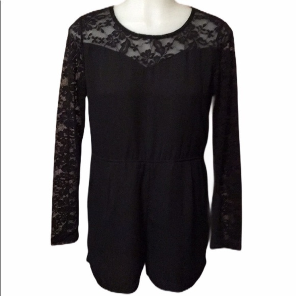 NWOT REORDER Brand Skort with Lace Top - sz Med
